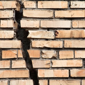 Cracked_Brick_Wall